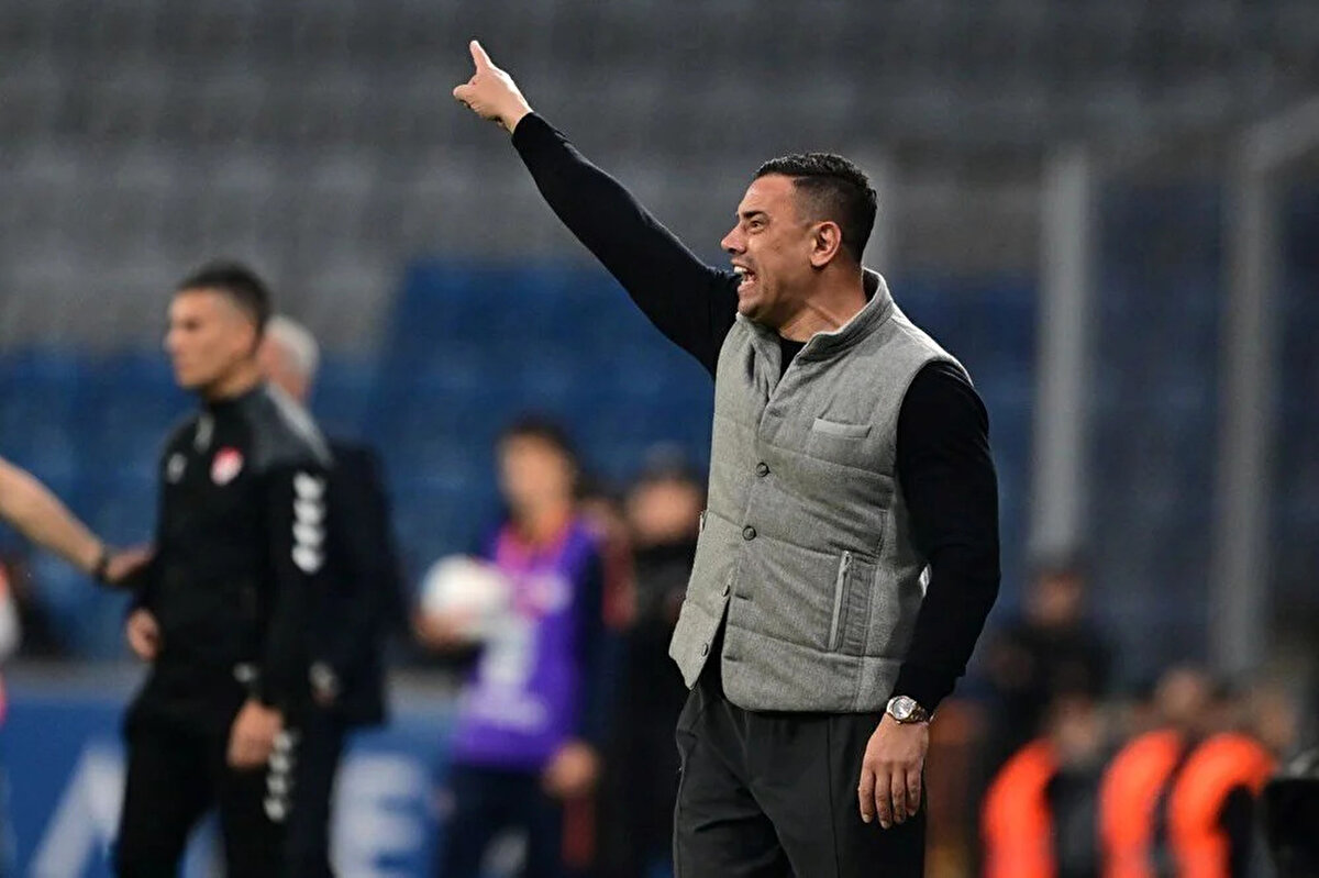 Karşılaşmanın sonucunun adil olmadığını öne süren Atan, "Maçın bu skorla bitmesi, çok adil gibi gözükmüyor. Bizim maçı 1-0, 2-0'a getirmemiz gerekirken, son dönemdeki en büyük problemlerimizden birisi penaltı kaçırmak oldu. Biraz daha bulunduğumuz yere aidiyeti, yaptığımız işe saygıyı biraz daha öne çıkartmamız gerekiyor. Bence mükemmele yakın oyuna başladık, tamamen domine ettiğimiz, atak üstüne atak yaptık. Derbiden sonra Fenerbahçe'nin modunun düşük olacağını biliyorduk. Hiç moda sokmadık onları, istediğimiz gibi başladık. Aynı şey Göztepe maçında da oldu. İkinci yarıya yine iyi başladık ama maalesef kolay goller yedik. Büyük bir fırsatı kaçırdığımızı düşünüyorum." dedi.