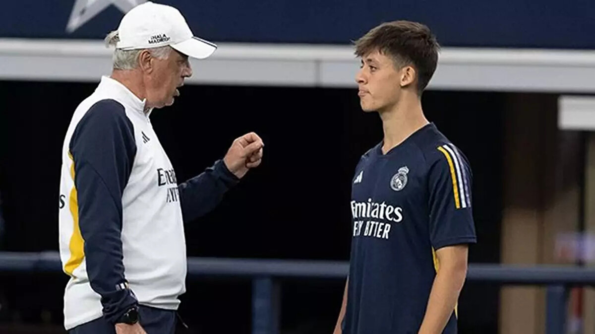 Ancelotti bu soruya, "Rodrygo takıma döndü ve idmanlarda iyi çalışıyor. O da Arda Güler gibi ilk tercihlerimizden. İlk 11 için çok fazla seçeneğimiz yok zaten. Duran toplarda ise Arda Güler ve Modric gibi iki mükemmel oyuncuya sahibiz" ifadelerini kullandı.<br>