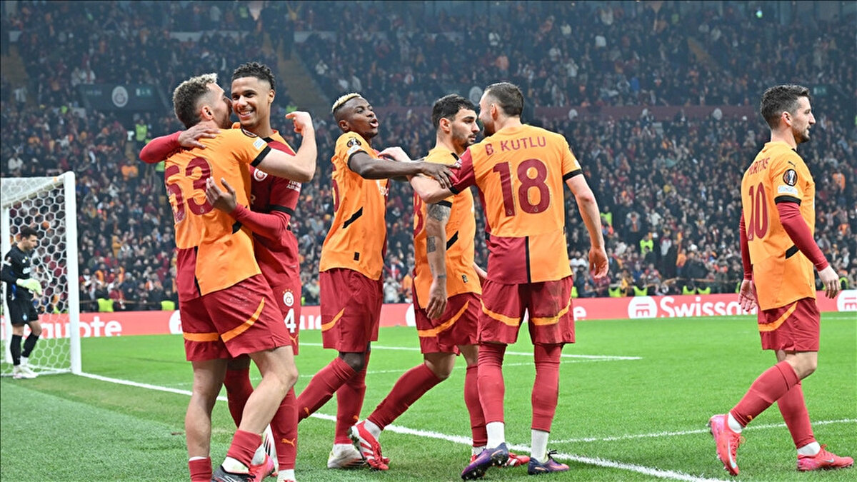 Galatasaray<br><br>Muslera, Roland Sallai, Davinson Sanchez, Abdülkerim Bardakcı, Ismail Jakobs, Lucas Torreira, Mario Lemina, Yunus Akgün, Gabriel Sara, Barış Alper Yılmaz, Victor Osimhen