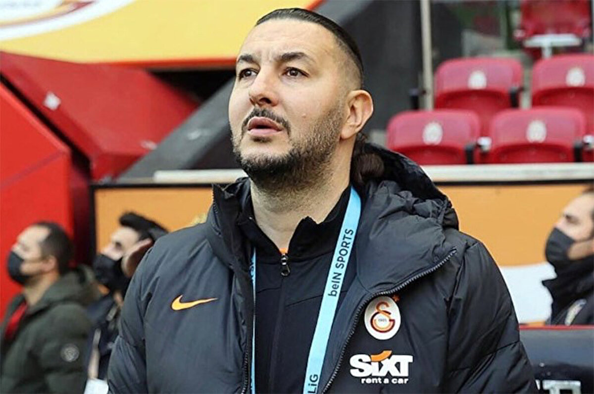 "Hakan Çalhanoğlu, şu anda dünyanın en iyi orta sahalarından bir tanesi... Müthiş oynuyor.<br>