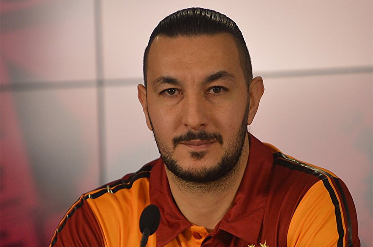 İlkay Gündoğan da Hakan Çalhanoğlu da bir gün Galatasaray'a gelecek. Buna yürekten inanıyorum. İkisi de Galatasaray'ı çok seviyorlar.<br>