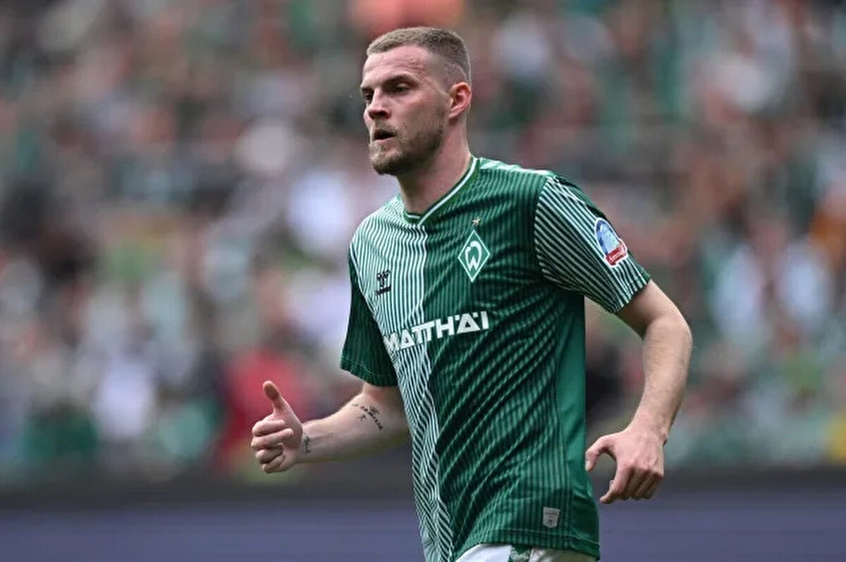 BEŞİKTAŞ’TA TRANSFER GÜNDEMİ HAREKETLİ<br><br>Marvin Ducksch transferi dışında, Beşiktaş cephesinde Al-Musrati'nin dönüşü, Daniel Pancu’nun lisans stajı, ve Gabriel Paulista’nın Ronaldo paylaşımı da gündemdeki sıcak gelişmeler arasında yer alıyor. Kulüp, pazar günü yapılacak kongrede yeni başkanını seçmeye hazırlanırken mevcut başkan Serdal Adalı, teknik direktör Solskjaer’e duyduğu güveni bir kez daha yineledi.