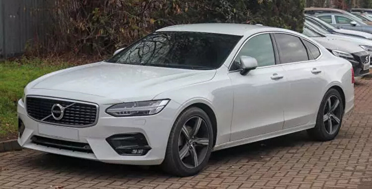 13. Volvo S90