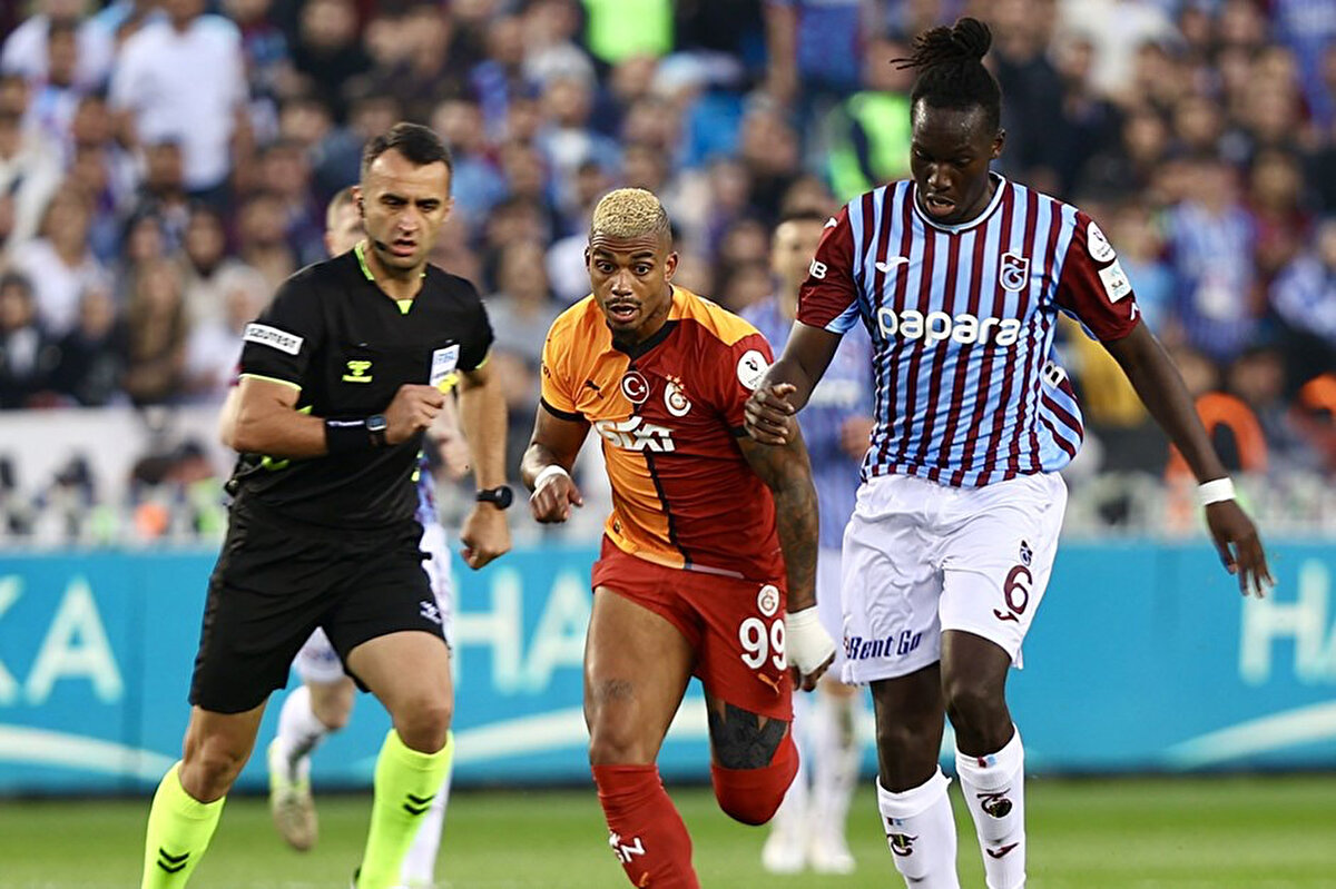 Trendyol Süper Lig'in 35. haftasında Trabzonspor ve Galatasaray karşılaşıyor.<br><br>