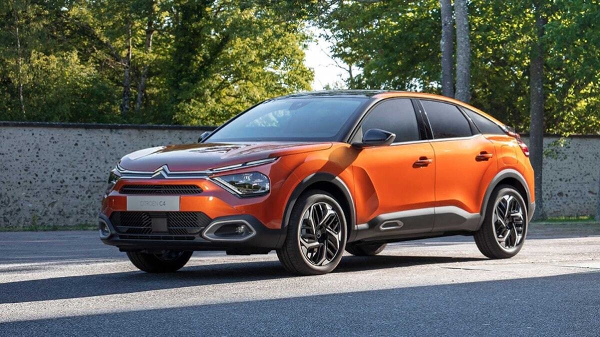 Citroen C4 Fiyat Listesi Mayıs 2025<br><br>1.2 PureTech 130 HP - EAT8 You 1.590.000 TL - Nakit İndirimli Fiyat: 1.625.000 TL<br><br>1.2 PureTech 130 HP - EAT8 Max 1.710.000 TL - Nakit İndirimli Fiyat: 1.765.000 TL<br><br>1.2 MHEV 136 HP - ë-DCS6 Max 1.775.000 TL - Nakit İndirimli Fiyat: 1.830.000 TL