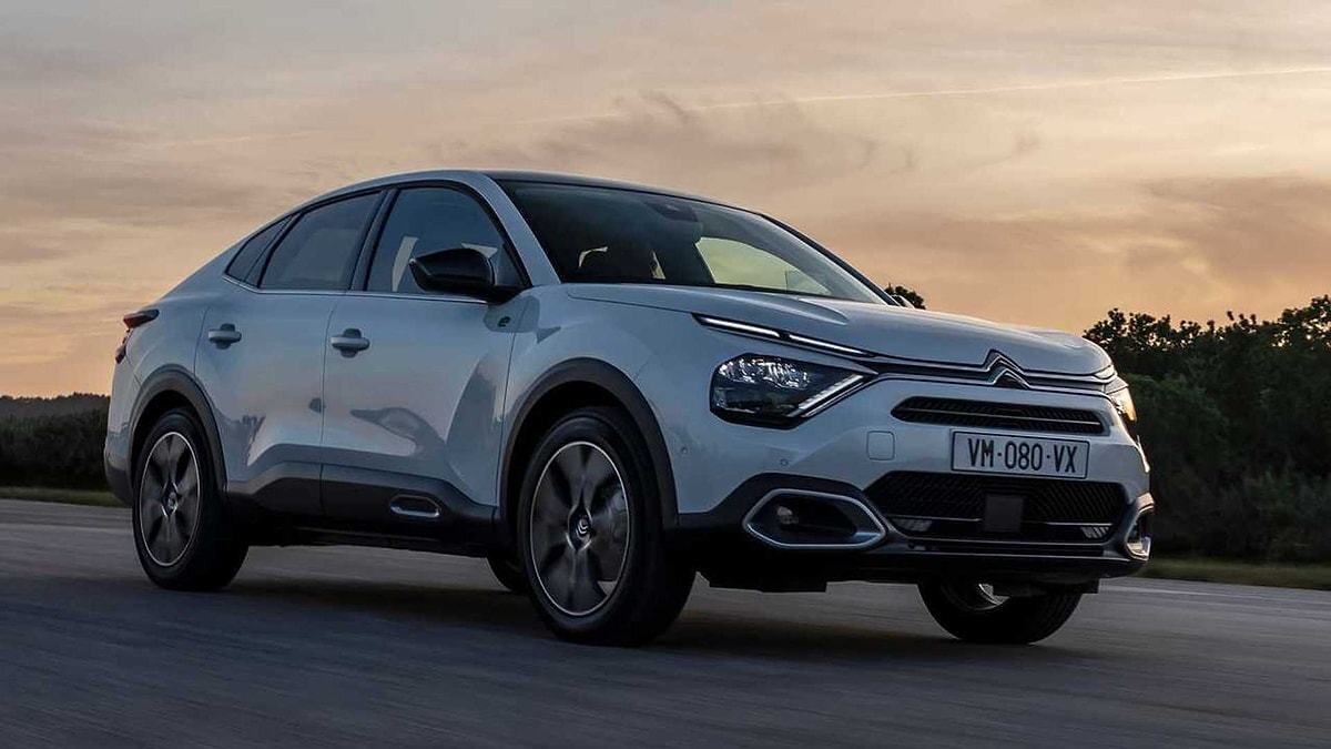 Citroen %100 Elektrikli e-C4 X Fiyat Listesi Mayıs 2025<br><br>115 KW Max 1.710.000 TL - Nakit İndirimli Fiyat: 1.680.000 TL
