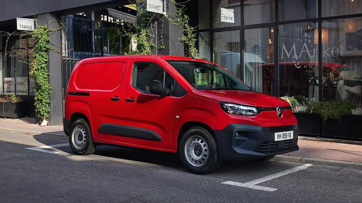 Citroen Yeni Berlingo Van Fiyat Listesi Mayıs 2025<br><br>1.5 BlueHDi 100 HP - 6 İleri Manuel Van 1.085.000 TL<br><br>1.5 BlueHDi 130 HP - EAT8 Van 1.155.000 TL