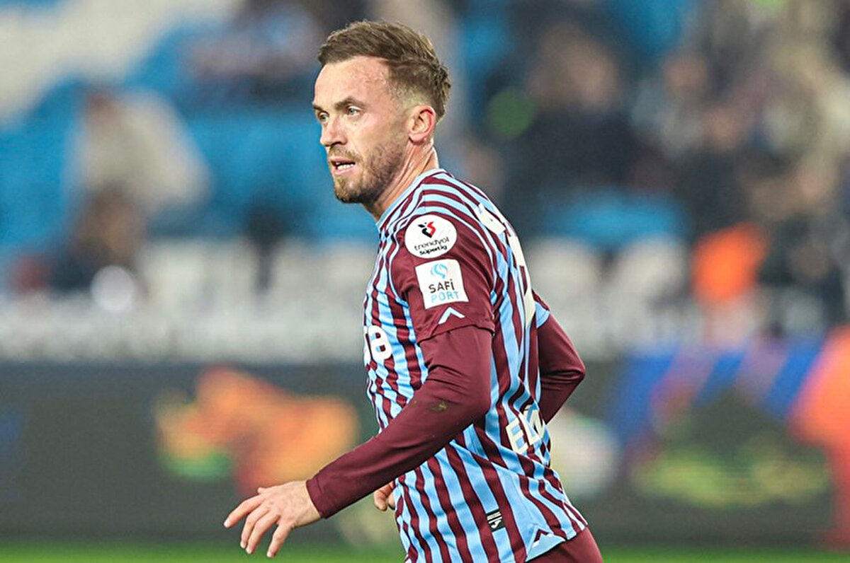 Maçın 44. dakikasında defansın arkasına sarkan Edin Visca, Muslera ile karşı karşıya kaldı. Kalesinden ayrılan Muslera, Visca'yı ceza sahası ön çizgisinde düşürdü ve sarı kart gördü.<br>