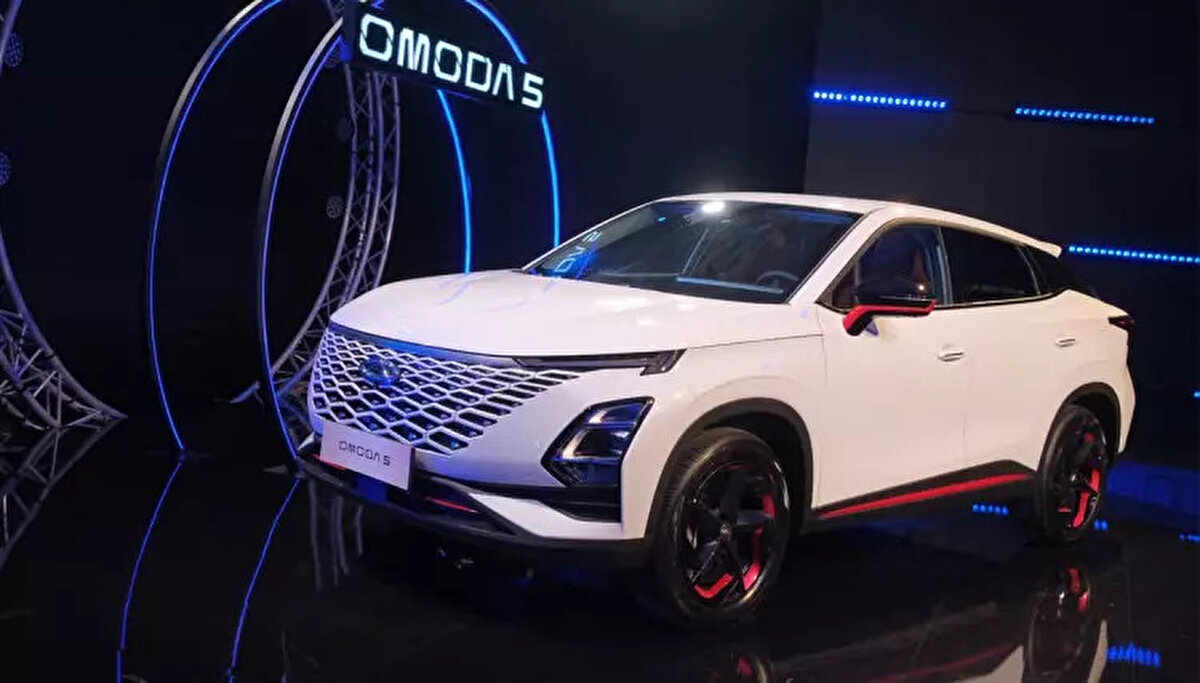 Chery OMODA 5 PRO 2025 model yılı, Exceptional versiyonuna özel 300 bin lira nakit indirimi ve 200 bin lira 11 ay bireysel kredi, Intelligent versiyonuna özel 250 bin lira nakit indirimi ve 200 bin lira 11 ay bireysel kredi imkanı sunuluyor.
