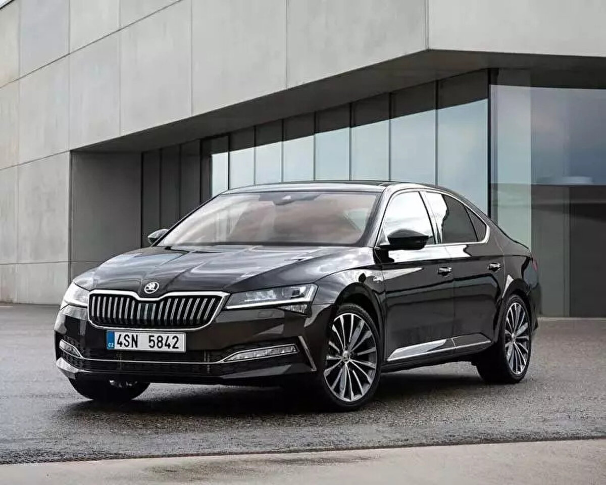 Skoda Superb tüzel müşteriler için geçerli 1 milyon lira için 12 ay, yüzde 2,49 faiz avantajıyla satışa sunuluyor.