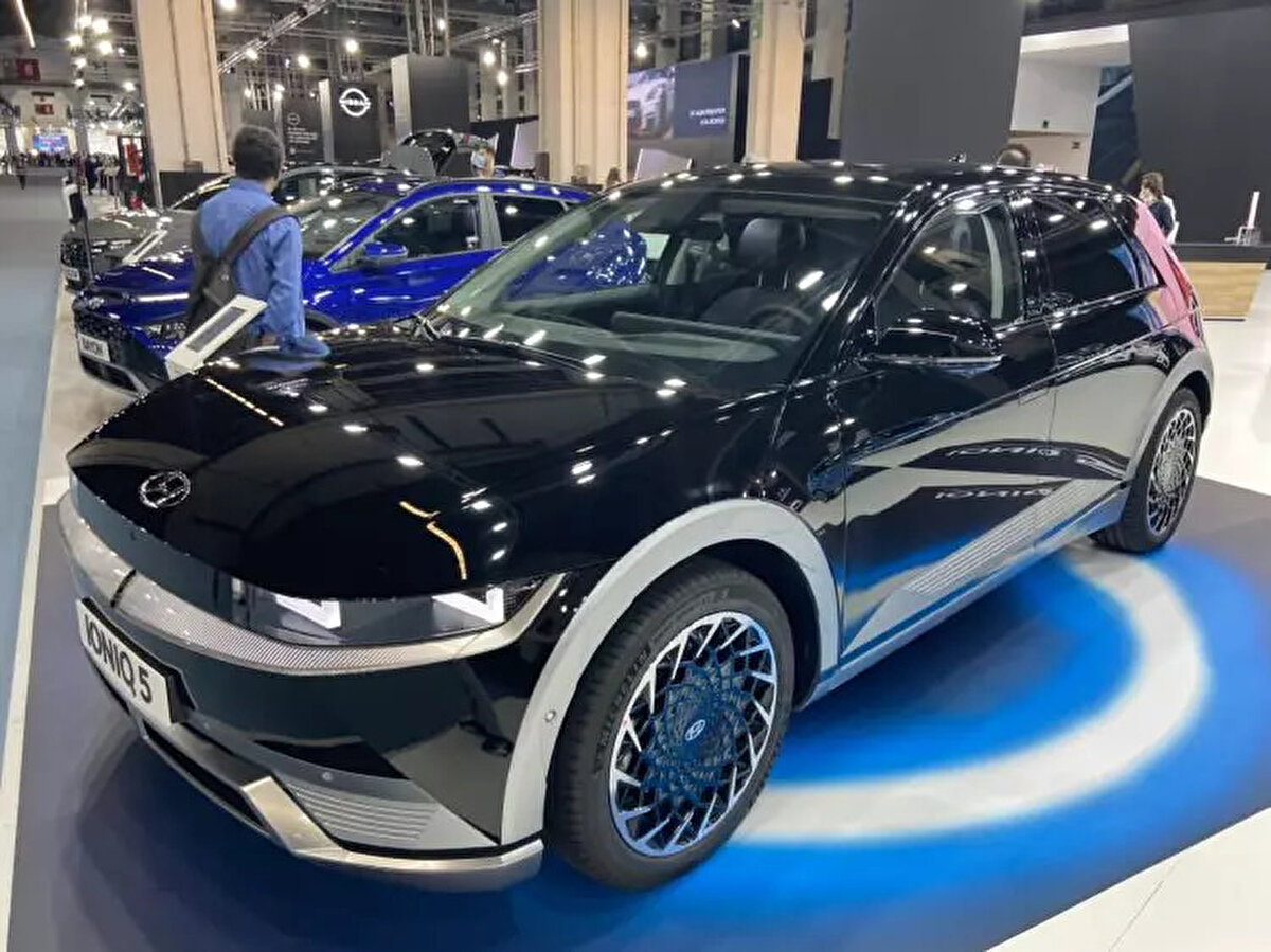 HYUNDAI-<br><br> <br><br>Hyundai IONIQ 5, 300 bin liraya 12 ay yüzde 0.99 faiz,<br><br> <br><br>IONIQ 6, 300 bin liraya 12 ay yüzde 0,99 faiz,<br><br> <br><br>KONA Elektrik, 300 bin liraya 12 ay yüzde 0.99 faiz,<br><br> <br><br>2025 model IONIQ 5, 300 bin liraya 12 ay yüzde 0.99 faizle satışa çıktı.