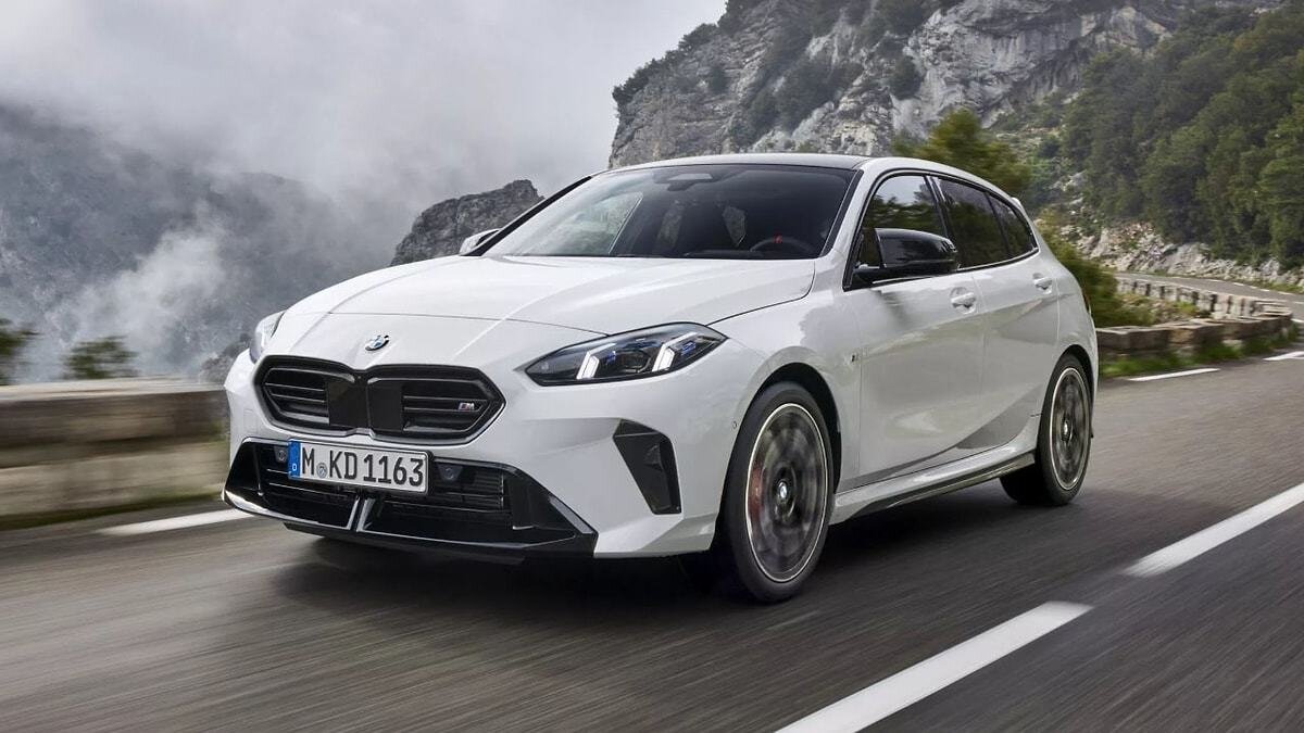 Yeni BMW 1 Serisi Fiyat Listesi Mayıs 2025<br><br>Yeni BMW 120 Sport Line Mild Hybrid - Benzin 2.974.000 TL <br><br>Yeni BMW 120 M Sport Mild Hybrid - Benzin 3.195.600 TL