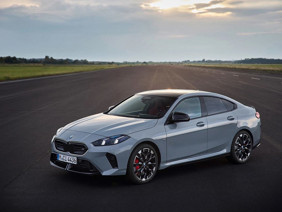 Yeni BMW 2 Serisi Fiyat Listesi Mayıs 2025<br><br>Yeni BMW 220 Gran Coupé Sport Line Mild Hybrid - Benzin 170 bg 3.070.800 TL <br><br>Yeni BMW 220 Gran Coupé M Sport Mild Hybrid - Benzin 170 bg 3.296.300 TL<br><br>BMW 2 Serisi Active Tourer Fiyat Listesi Mayıs 2025<br>Luxury Line Plug-in Hybrid - Benzin 3.148.200 TL <br><br>M Sport Plug-in Hybrid - Benzin 3.364.700 TL