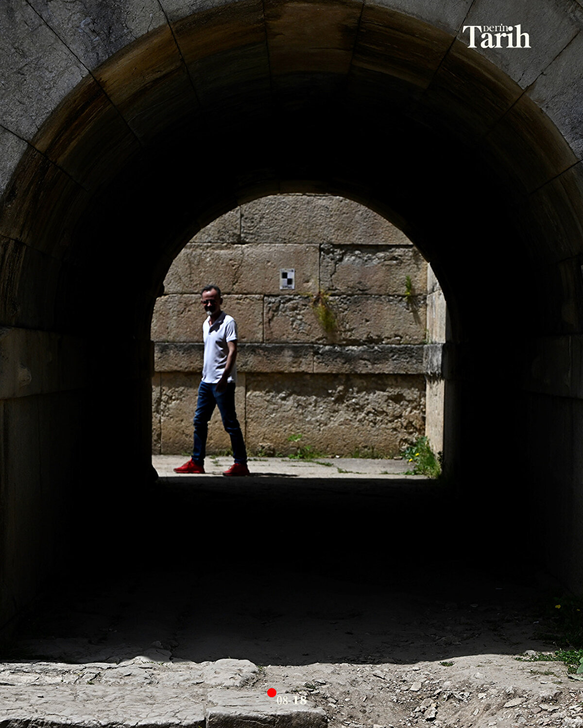Dönemin önemli oymacılık, duvar ve taş işleme sanatçılarının burada görev aldığını aktaran Aydın, "Buradan elde ettiğimiz taş eserler, Yunan ve Roma mitolojisine ait. Heykel ve heykel başları çok önemli ve kaliteli. Bu da gösteriyor ki burada dönemin çok önemli sanatçı ve mimarları görev almış. Bunlar çok zor eserler. Detaylı ve yıllarca üzerinde çalışılması gereken eserler. İnce işçilik isteyen eserler." ifadelerini kullandı.