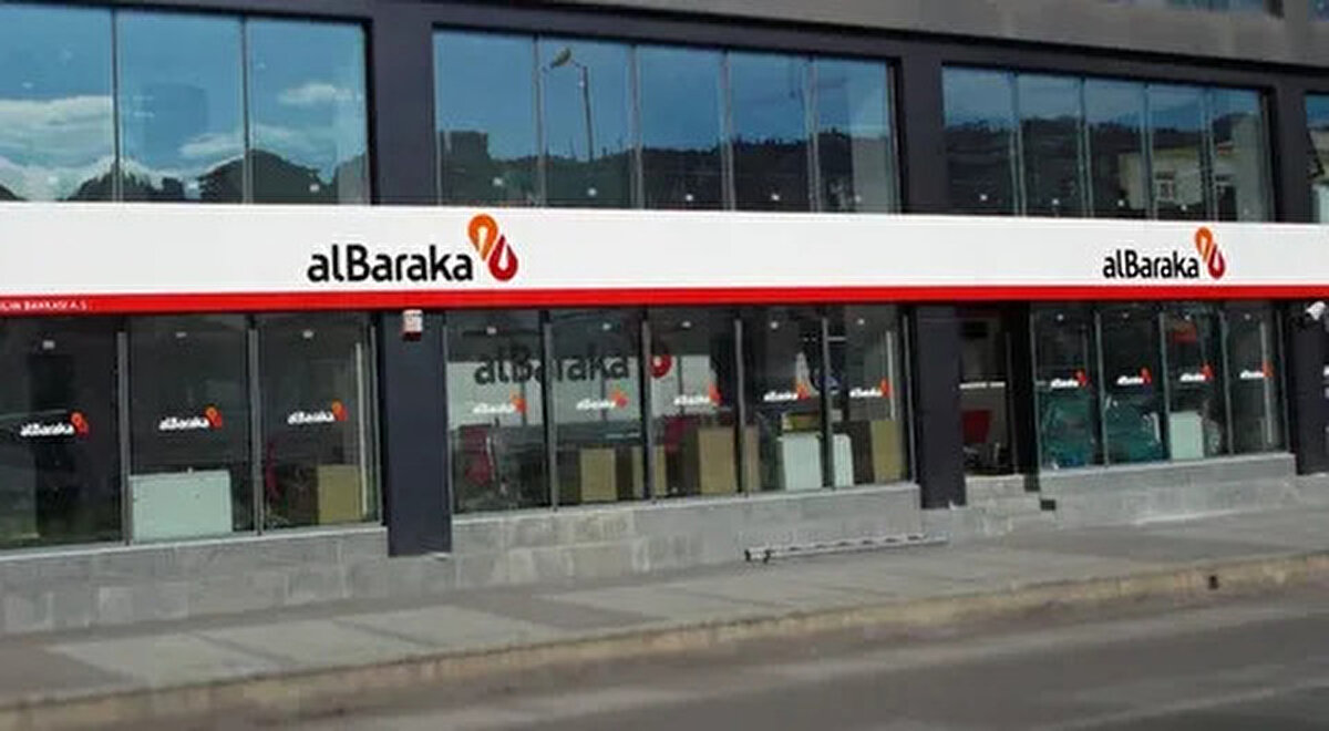 ALBARAKA EMEKLİ PROMOSYONU<br>14 Ekim - 30 Mayıs arasında emekli maaşını Albaraka’ya taşıyan müşterilerimize 15.600 TL'ye varan promosyon ve 4.400 TL’ ye varan ödül kazanma fırsatı!<br><br><br><br>Emekli maaşını bankamızdan alan müşterilerimiz, 2 otomatik fatura ödeme talimatı vermesi durumunda promosyona ek 1.400 TL ödül kazanacaktır.<br><br><br><br>Ayrıca müşterilerimizin bankamıza referans olarak yönlendirdikleri her bir yeni emekli maaş müşterisi için 500 TL, toplamda 3.000 TL ödül verilecektir.