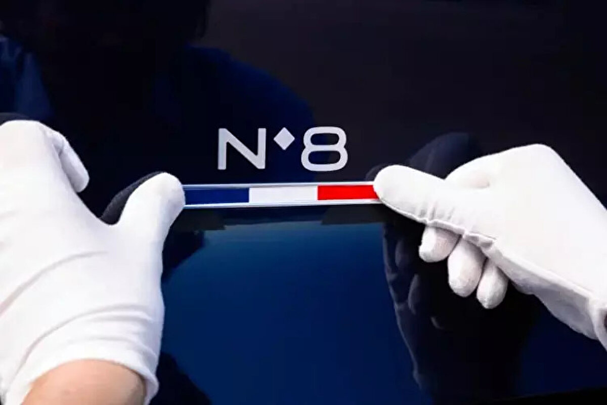 Böylece Macron, Fransa'da tamamen elektrikli resmi makam aracı kullanan ilk cumhurbaşkanı oldu.