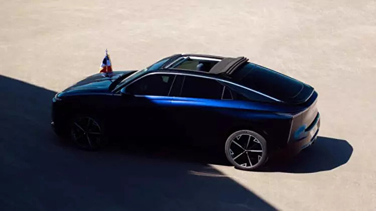 Zırhlı yapı Centigon tarafından sağlanırken, kabin içi ses deneyimi Fransa merkezli Focal firmasının özel ses sistemiyle geliştirildi.