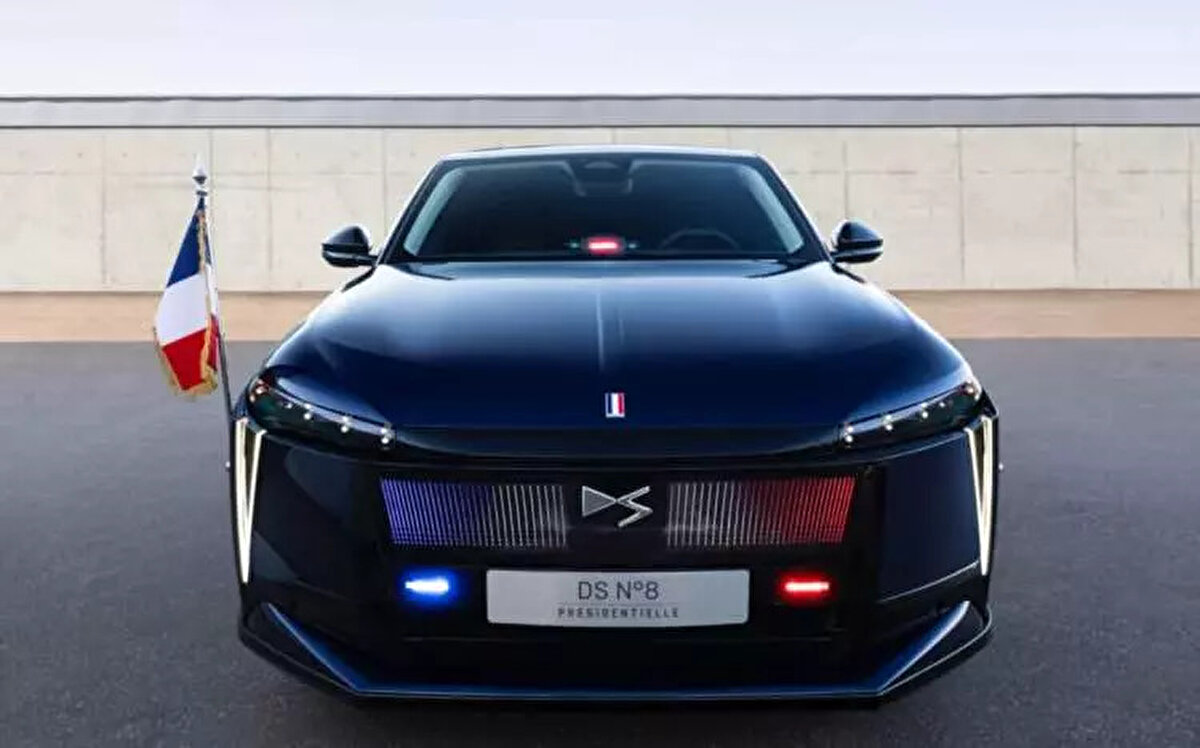 DS markası, Beşinci Cumhuriyet'in ilanından bu yana Fransa Cumhurbaşkanlığı tarafından tercih edilen resmi araç markaları arasında yer alıyor.