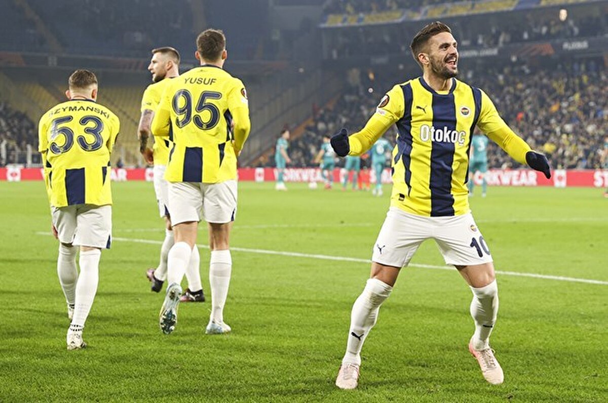 Fenerbahçe ile sezon sonund sözleşmesi bitecek olan Dusan Tadic'in sarı lacivertli takımdaki geleceği belirsizliğini koruyor.