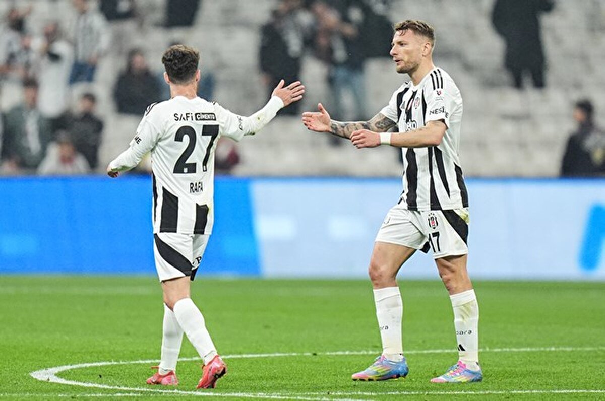 Zaman zaman hakkında transfer iddiaları da çıkan Portekizli yıldızın geleceği hakkında kararını verdiği ileri sürüldü.