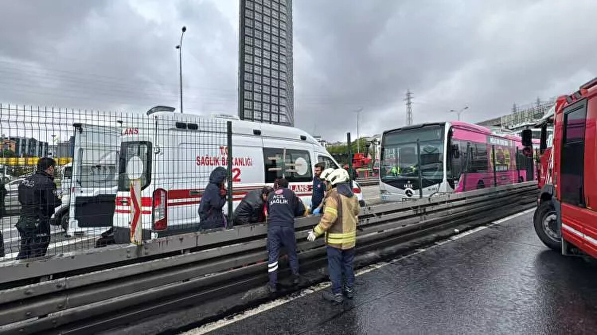 40 GÜN ÖNCE BEBEĞİNİ KAYBETMİ<br><br> <br><br>Ebru Heper'in acı dolu hikayesi ortaya çıktı. Heper'in sadece bir ay önce bebeğini düşürdüğü, 40 gün önce de kayınpederini kaybettiği öğrenildi.<br><br> <br><br>Ondan geriye çocuğunu, babasını ve son olarak da eşi Ebru Heper'i kaybeden Sabri Heper kaldı.