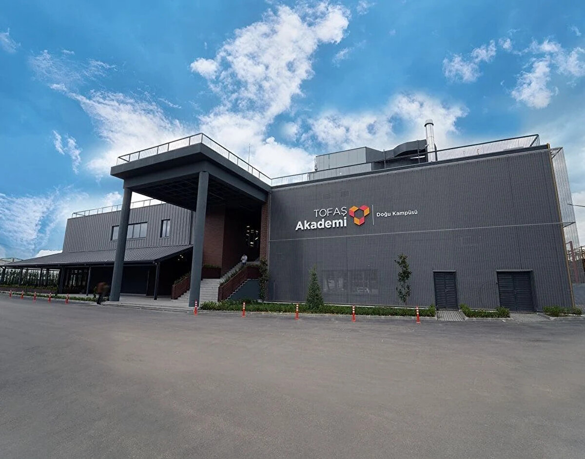 Tofaş Hisse Hedef Fiyat Güncellemeleri<br>Aracı KurumHedef FiyatTavsiyeDeğişim<br>Şeker Yatırım284,7 TLAlDüşürdü<br>TERA Yatırım274,9 TLEndeks üstü getiriDeğiştirmedi<br>Trive Yatırım272 TLEndeks üstü getiriDeğiştirmedi<br>Garanti BBVA Yatırım286,9 TLEndeks üstü getiriYükseltti<br>İş Yatırım470 TLAlDeğiştirmedi<br>Ak Yatırım315 TLEndeks üstü getiriDeğiştirmedi<br>İntegral Yatırım307 TLDeğişmediDeğiştirmedi<br>Deniz Yatırım220 TLTutDeğiştirmedi<br>Yapı Kredi Yatırım295 TLTutDeğiştirmedi<br>HSBC300 TLAlYükseltti<br>Ziraat Yatırım385 TLAlDeğiştirmedi<br>Alnus Yatırım275 TLAlDüşürdü<br>