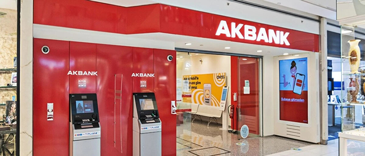 Akbank Hisse Hedef Fiyat Güncellemeleri<br>Aracı KurumHedef FiyatTavsiyeDeğişim<br>Vakıf Yatırım85,4 TLAlDüşürdü<br>Citigroup70 TLAlDüşürdü<br>OYAK Yatırım70,05 TLEndeks paralel getiriDüşürdü<br>Morgan Stanley64 TLEndeks paralel getiriDeğiştirmedi<br>TERA Yatırım84,39 TLEndeks üstü getiriDüşürdü<br>Alnus Yatırım80 TLAlDüşürdü<br>İş Yatırım80 TLAlDüşürdü<br>