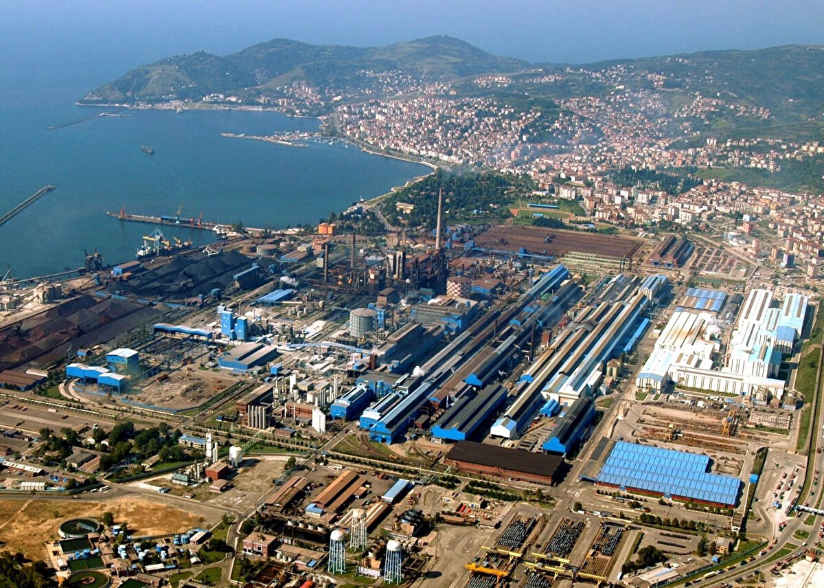 Ereğli Demir Çelik Hisse Hedef Fiyat Güncellemeleri<br>Aracı KurumHedef FiyatTavsiyeDeğişim<br>Alnus Yatırım30,7 TLAlDüşürdü<br>KuveytTürk Yatırım33,7 TLAlDeğiştirmedi<br>Şeker Yatırım31,03 TLAlDüşürdü<br>Halk Yatırım33,12 TLAlDeğiştirmedi<br>Vakıf Yatırım30 TLTutDeğiştirmedi<br>