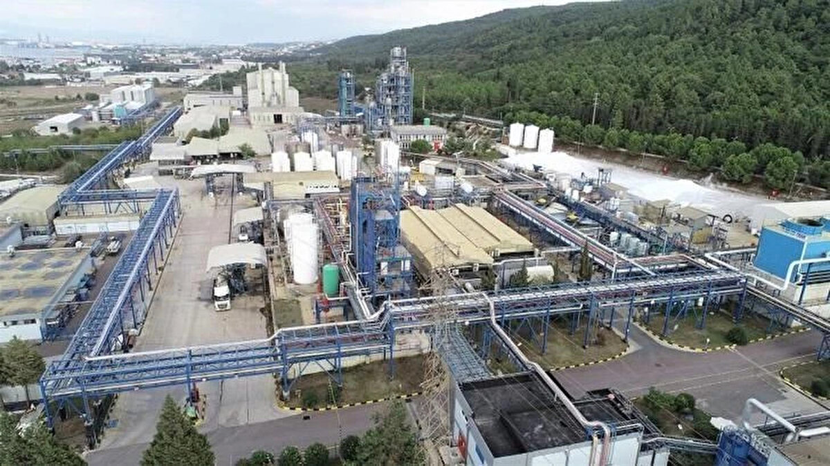 Aksa Akrilik Hisse Hedef Fiyat Güncellemeleri<br>Aracı KurumHedef FiyatTavsiyeDeğişim<br>KuveytTürk Yatırım13,4 TLAlDüşürdü<br>Gedik Yatırım14 TLEndekse paralel getiriDeğiştirmedi<br>Ak Yatırım11,06 TLEndeks altı getiriDüşürdü<br>Deniz Yatırım13,5 TLTutDüşürdü<br>