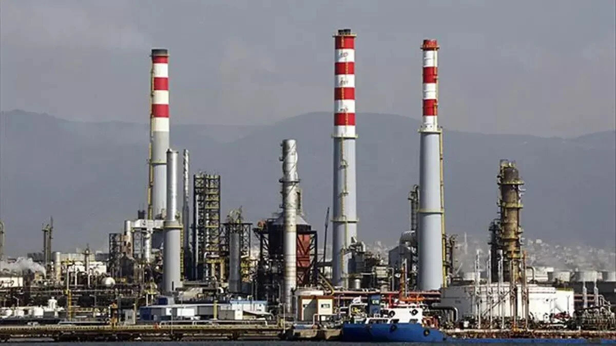 Tüpraş Hisse Hedef Fiyat Güncellemeleri<br>Aracı KurumHedef FiyatTavsiyeDeğişim<br>Alnus Yatırım200 TLAlDeğiştirmedi<br>Ziraat Yatırım230 TLAlDeğiştirmedi<br>Şeker Yatırım192,27 TLAlDüşürdü<br>İntegral Yatırım215 TLDeğiştirmediDeğiştirmedi<br>