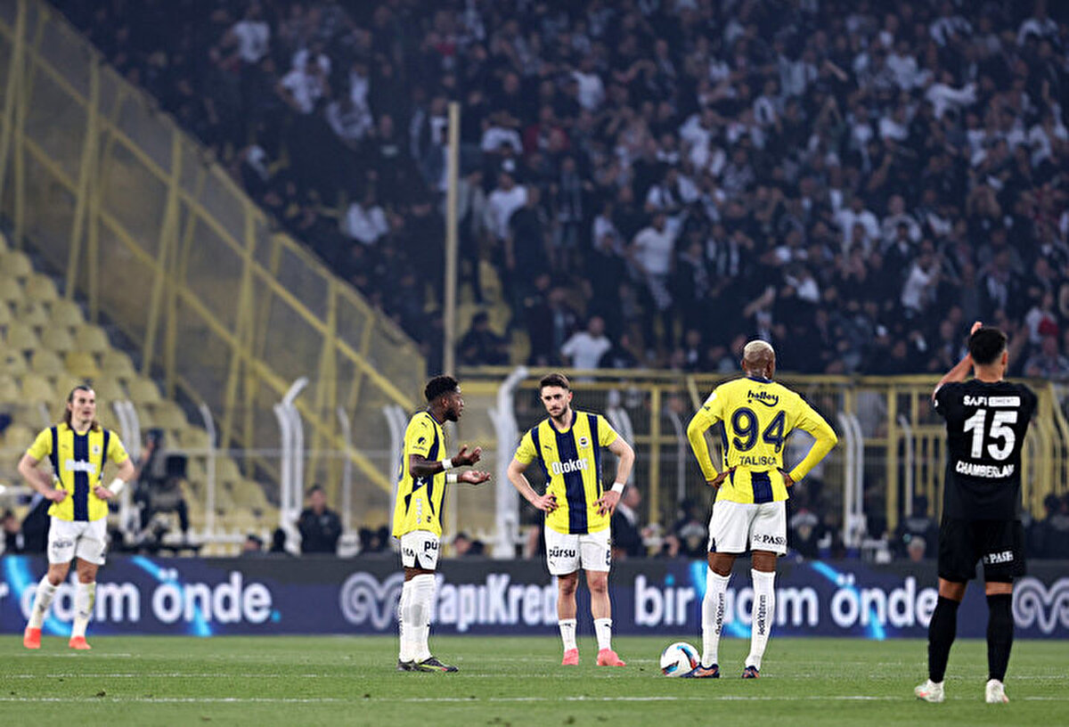 Taraftarlar yönetimin olağanüstü kongreye gitmesini istiyor.