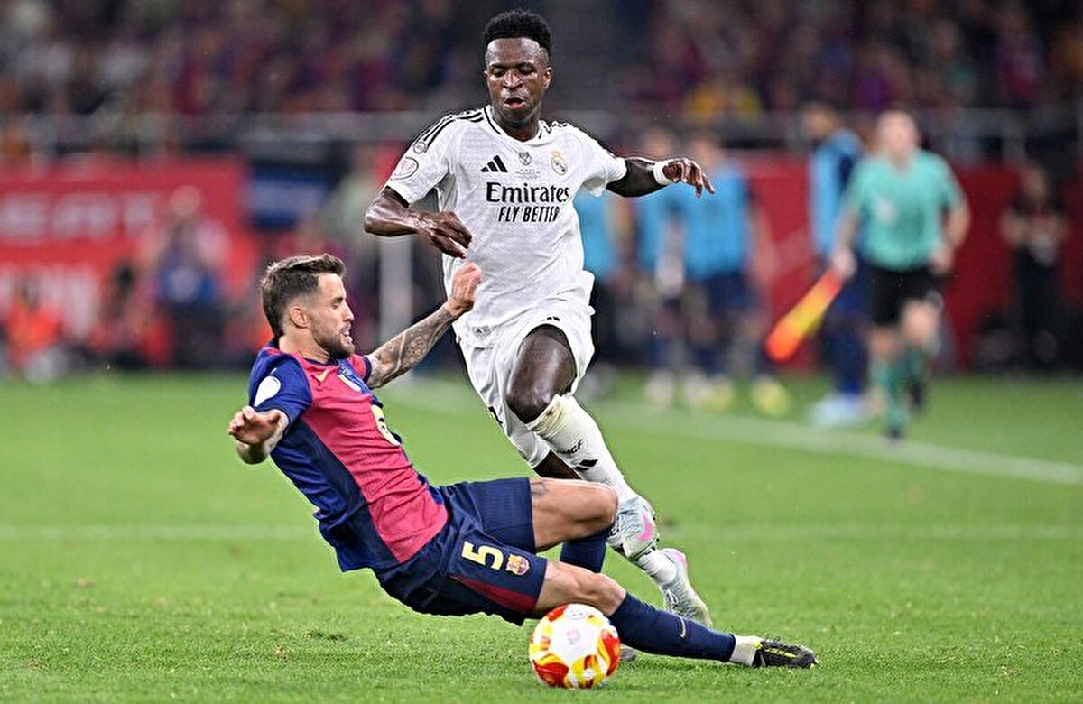 Vinicius'la yeni sözleşme imzalandıktan sonra yeni kontratın 2027 sonrasından itibaren değil, gelecek sezondan itibaren devreye gireceği aktarıldı.