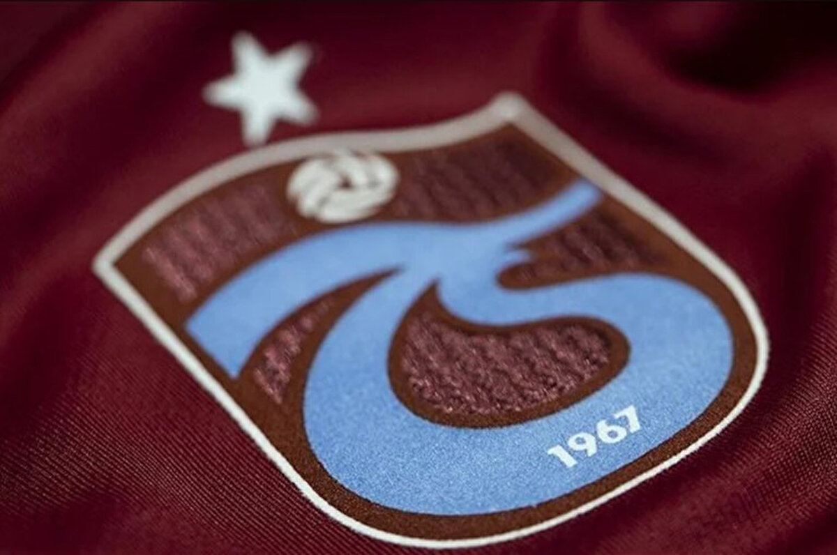 Trabzonspor'un paylaşımında, "Eski Başkanımız Sayın Özkan Sümer’in sözleriyle bir kez daha yüksek sesle ilan ediyoruz: Bu ülkede futbol sahada oynanmıyor. Takımımıza karşı sezon başından bugüne yapılanlar, münferit hata ve insani zaaf olarak asla değerlendirilemez. Karşımızda planlı ve süreklilik arz eden asimetrik müdahale düzeni vardır. Daha iki hafta önce Kasımpaşa ardından Galatasaray karşısında 'VAR tiyatrosu' sahne almış, Türk futbol tarihinde örneği olmayan ofsayt kurgularıyla puanlarımız gasp edilmiştir. Süper Lig yetmemiş olacak ki Türkiye Kupası finalinde bir isim karşımıza çıkarılmıştır: Cihan Aydın. Peki kimdir bu figüran?" denildi.<br>