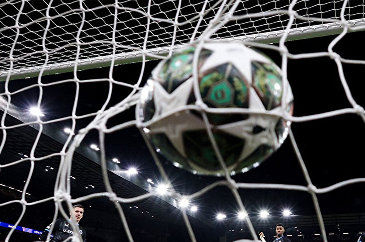 IFFHS, son 1 yılın verilerini baz alarak dünyanın en iyi takımları listesini güncelledi. 166 basamak birden yükselen Türk takımı sıralamaya damga vurdu. İşte dünyanın en iyi takımları...<br>