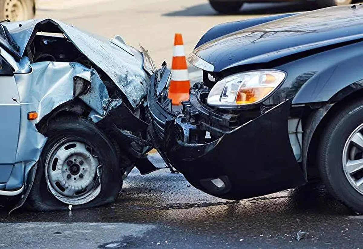 TEK VE ÇİFT YÖNLÜ YOLLARDAKİ MADDİ HASARLI TRAFİK KAZALARI