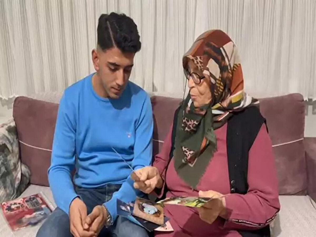 YAKIN ÇEVRESİNDEN ÖĞRENDİ <br><br>Askerliğini tamamlayıp, 21 Şubat 2024'te Bursa'ya dönen Sefa Ünal, akrabaları ve yakın çevresinden evlatlık olduğunu öğrenince hayatı alt üst oldu.