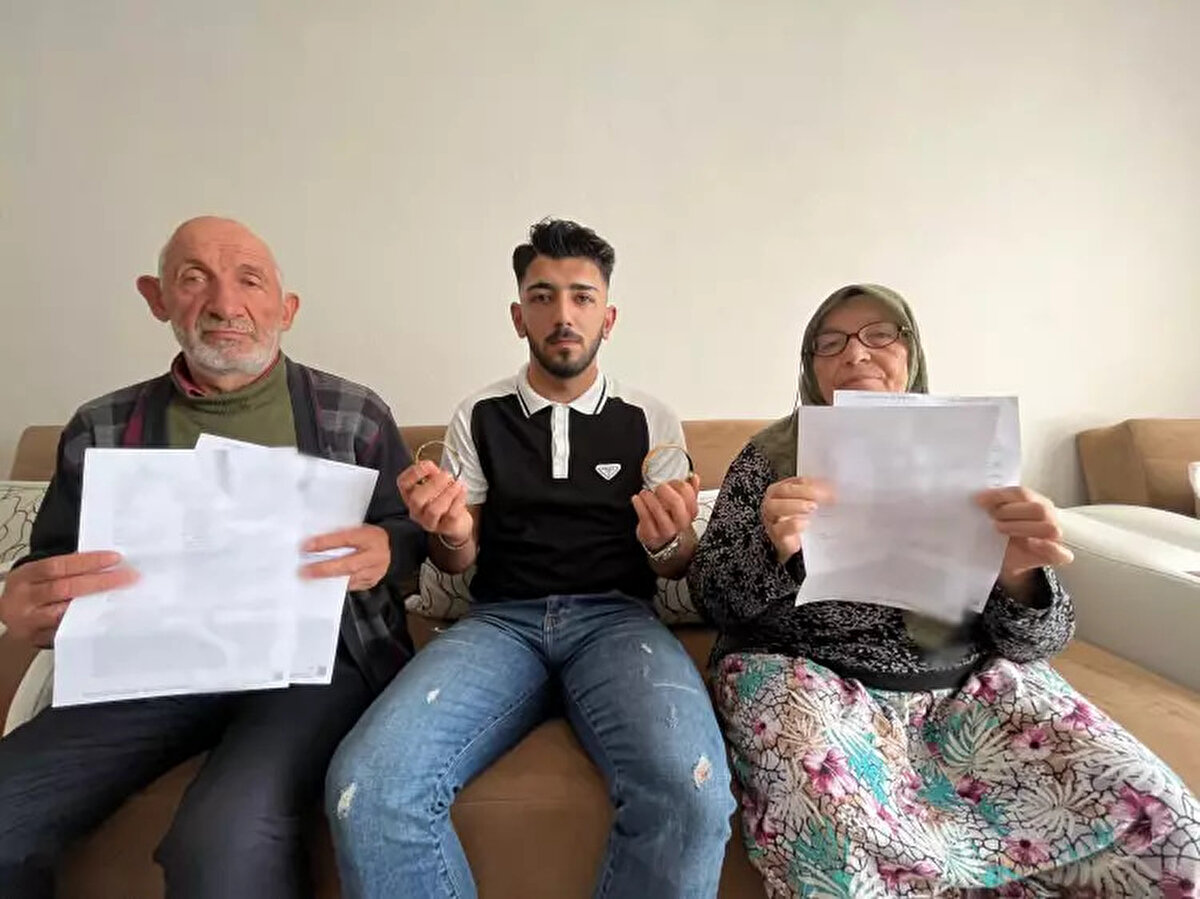 Bursa’ya getirilen bebek, 2 bilezik karşılığında, çocuğu olmayan Döndü-Mülazım Ünal çiftine verildi. Çift, bebeği evde dünyaya geldiğini söyleyip, hastane raporu olmadan nüfuslarına kaydettirdi.