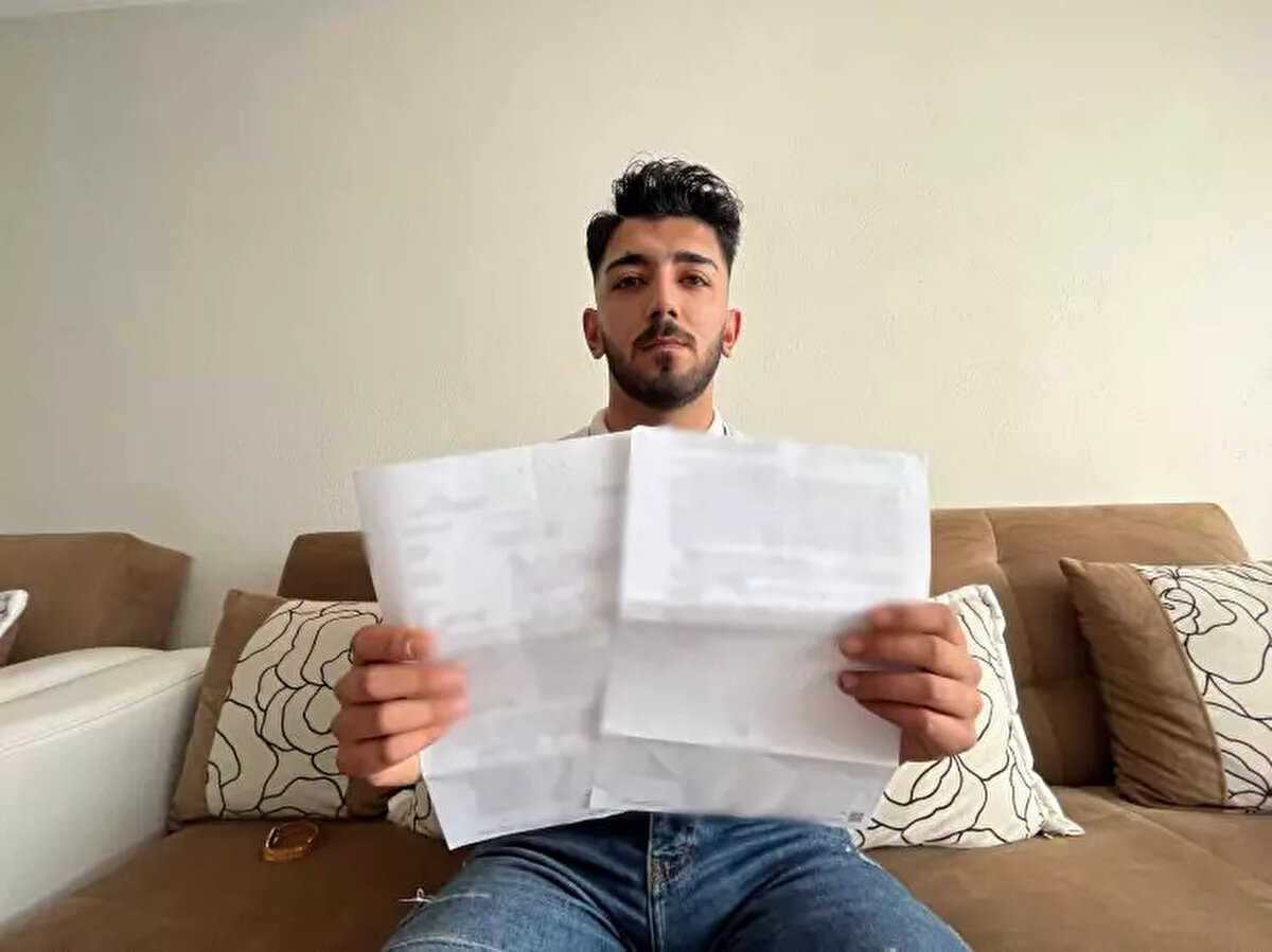 İstanbul Kartal’da 21 yıl önce bir hastanede dünyaya gelen Sefa Ünal, iddiaya göre doğumdan 1 hafta sonra, Gül H. ve Barış H. tarafından biyolojik annesinden rızasıyla, başka bir aileye evlatlık verilmek üzere alındı.