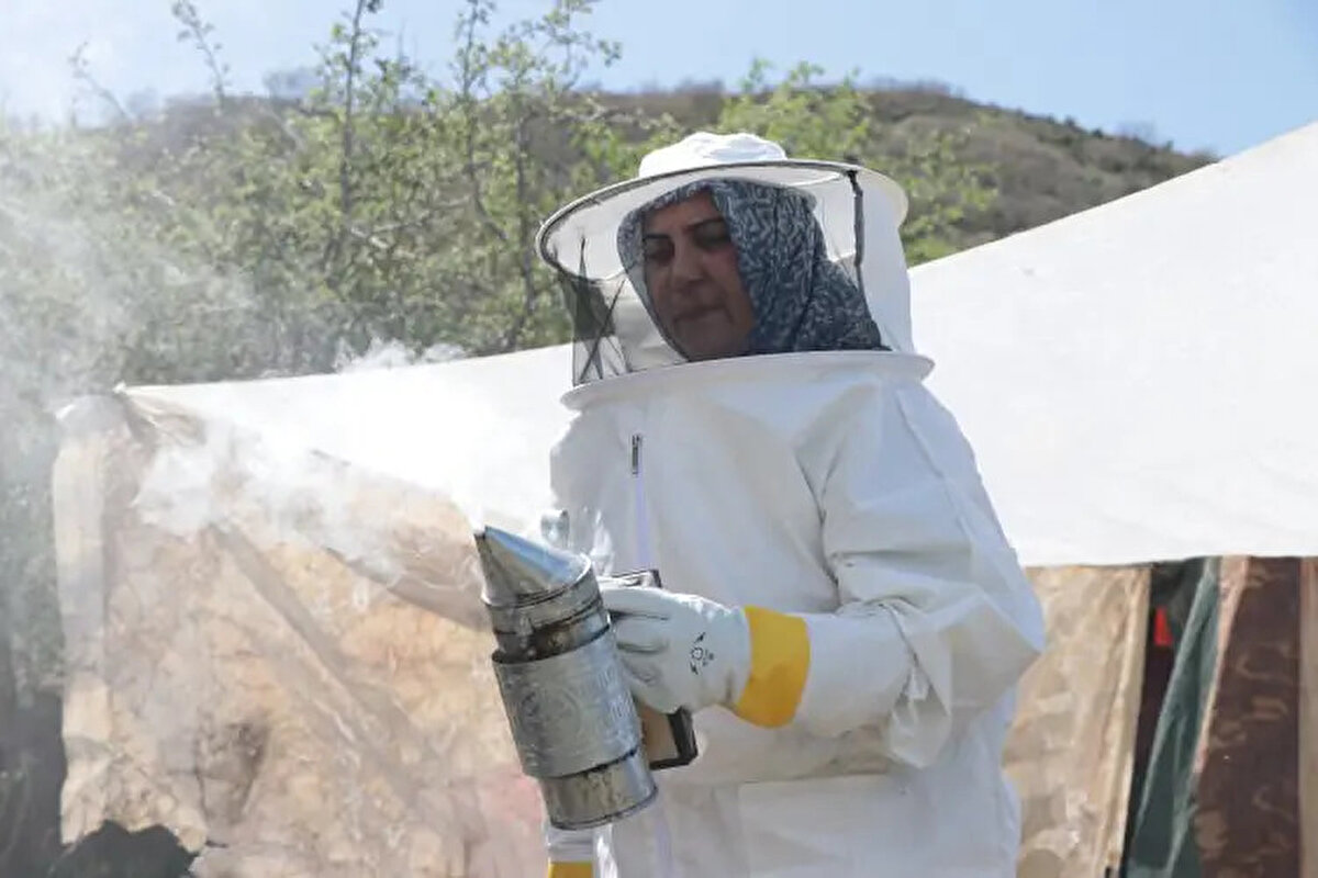 Bir yandan tedavisine, bir yandan da arıcılığa devam eden Yurdakul'un hastalığının ilerlemesi durdu.