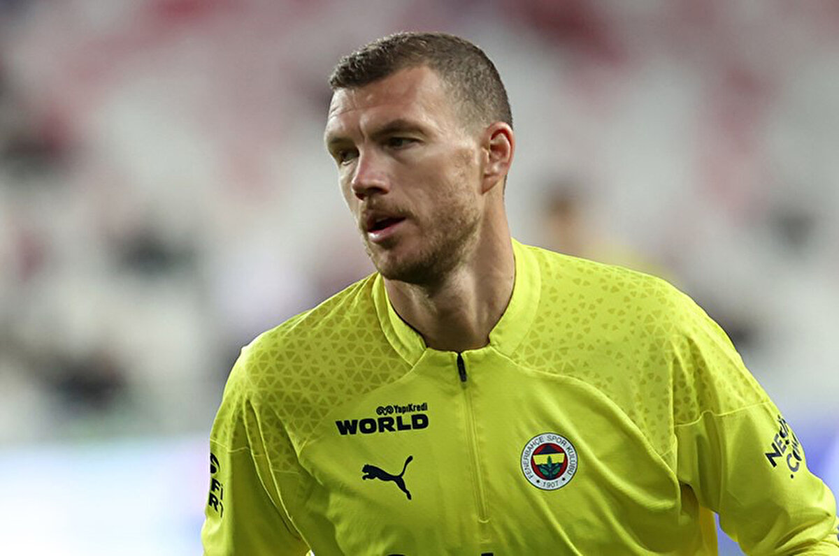 An itibarıyla yıllık 4.2 milyon euro kazanan Dzeko'ya Fiorentina'nın ayırdığı bütçe ise senelik 2 milyon euro oldu.<br>