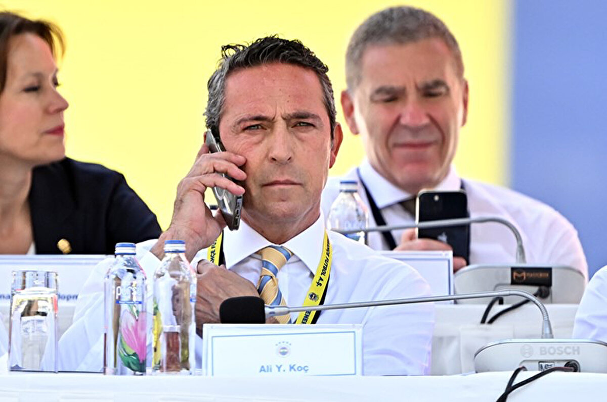 Süper Lig'de şampiyonluğu büyük mucizelere bırakan Fenerbahçe, gelecek sezonun transfer çalışmalarına şimdiden başladı. Başkan Ali Koç geçtiğimiz gün katıldığı programda Fenerbahçe'nin izleyeceği transfer stratejisinden bahsetmişti.<br>