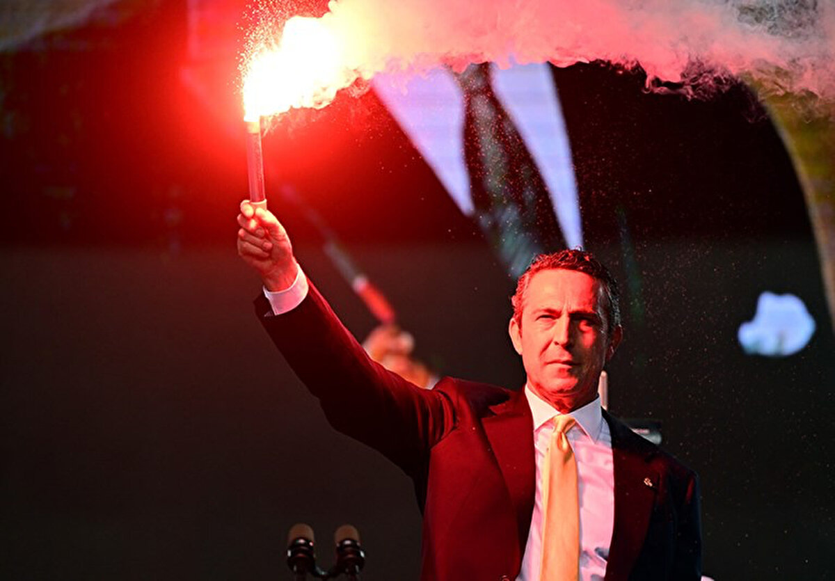 Başkan Ali Koç, takımı ve oyunu hızlandıracaklarını özellikle ifade ederken transfer komitesi arayışlarına bu bağlamda başlarken radara dünyaca ünlü yıldız girdi.<br>