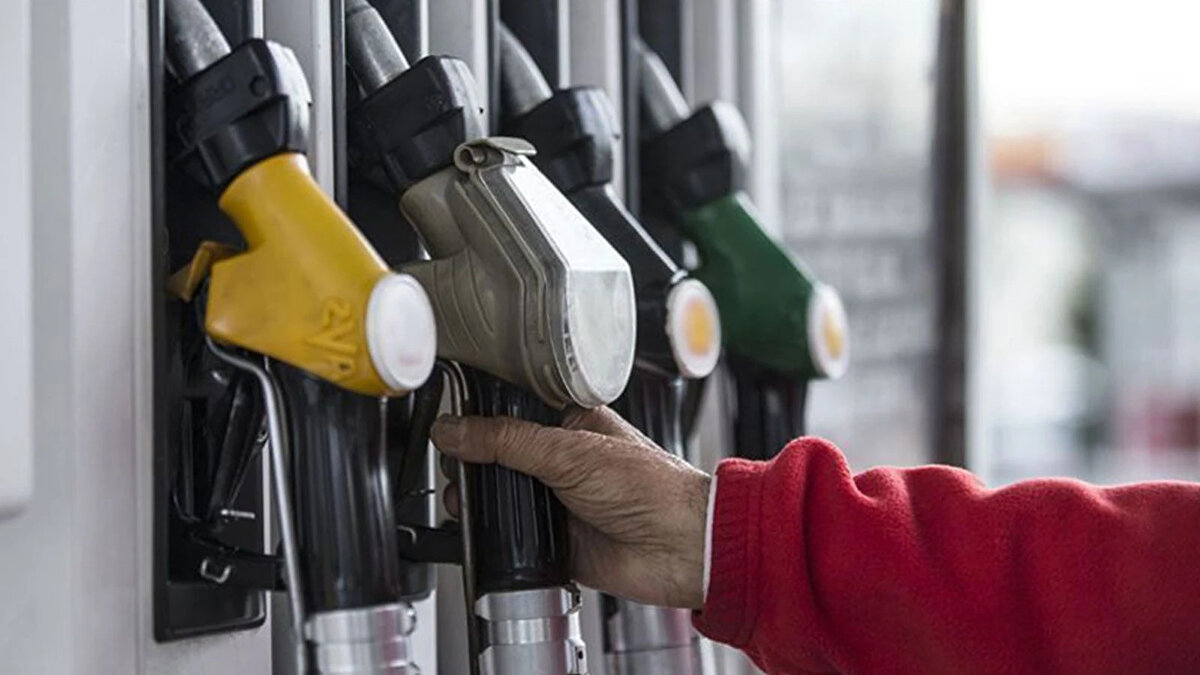 İstanbul Anadolu yakası akaryakıt fiyatları<br><br>Benzin litre fiyatı: 45.03 TL<br><br>Motorin litre fiyatı: 43,98 TL<br><br>LPG litre fiyatı: 26.79 TL