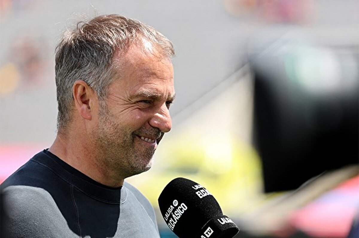 Barcelona'daki ilk sezonunda İspanya Süper Kupa ve İspanya Kral Kupası'nı kazanan, LaLiga'da ise şampiyonluğa bir adım uzakta olan teknik direktör Hansi Flick'in sözleşmesini uzatacağı ileri sürüldü.