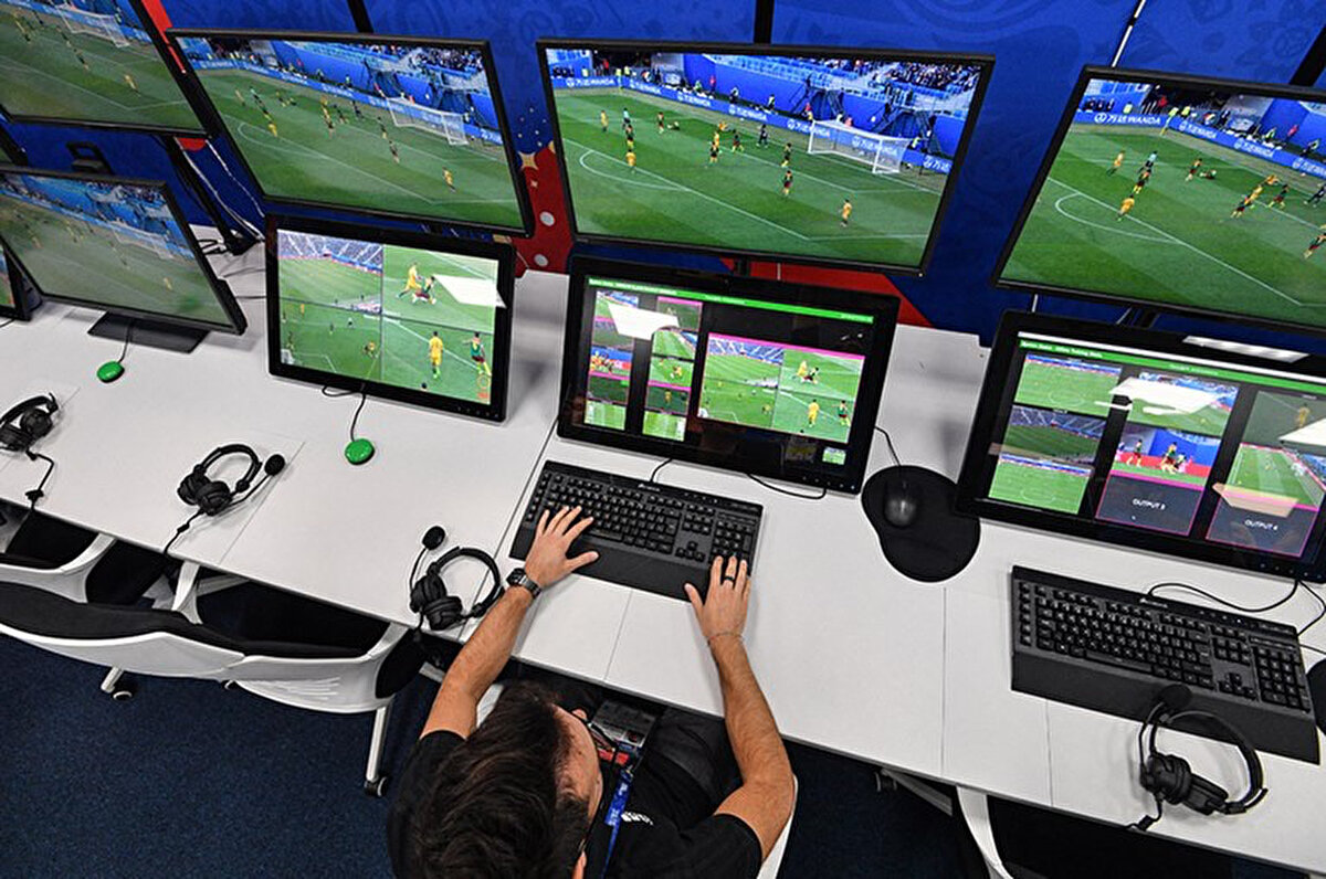 Yapılan VAR incelemesinde Fermin'in topa elle müdahale ettiği tespit edildi ve gol geçerli sayılmadı. <br>