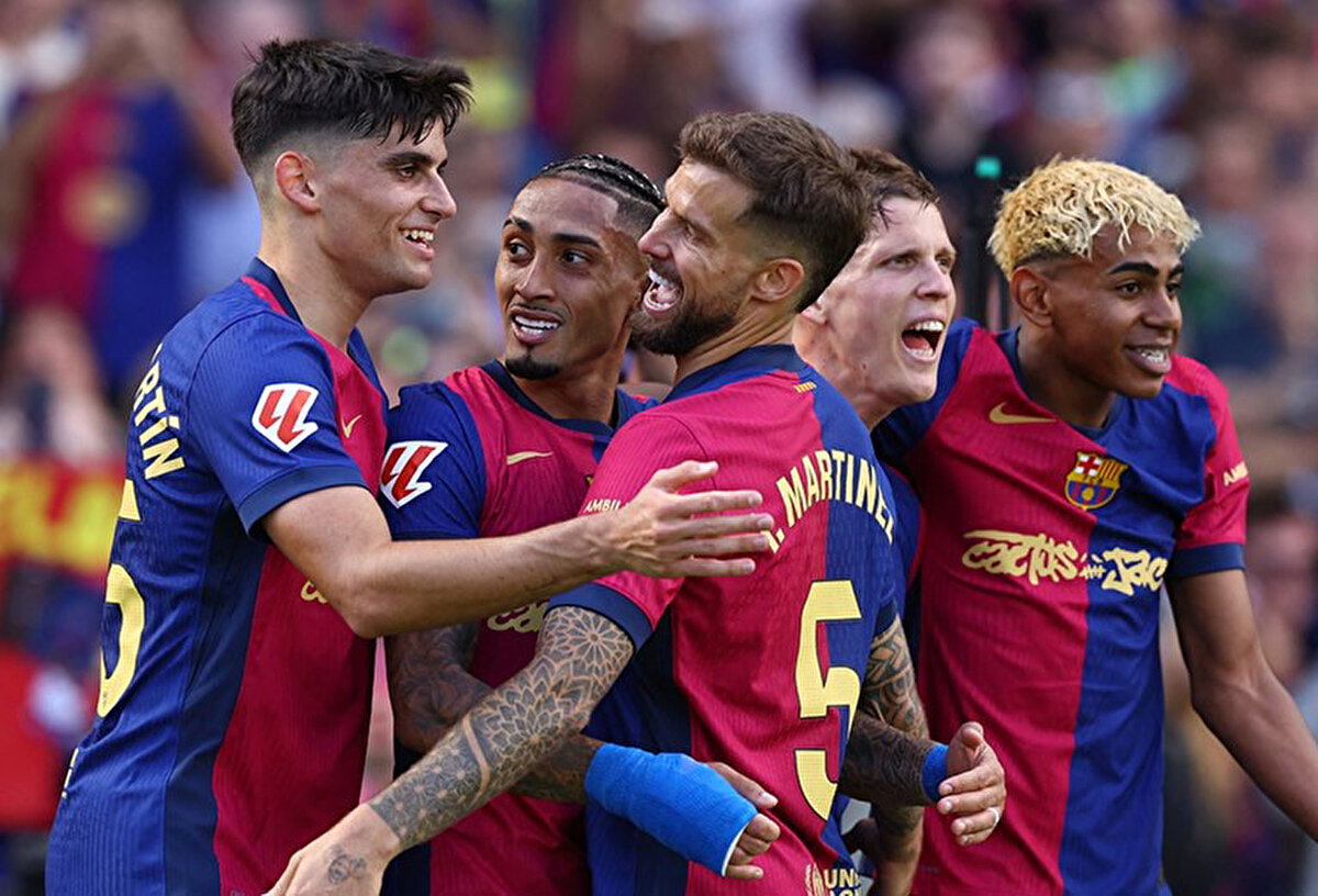 Barcelona'nın maçtaki gollerini Eric Garcia, Lamine Yamal ve Raphinha (2) kaydetti. Real Madrid'in 3 golü ise Kylian Mbappe'den geldi.<br>