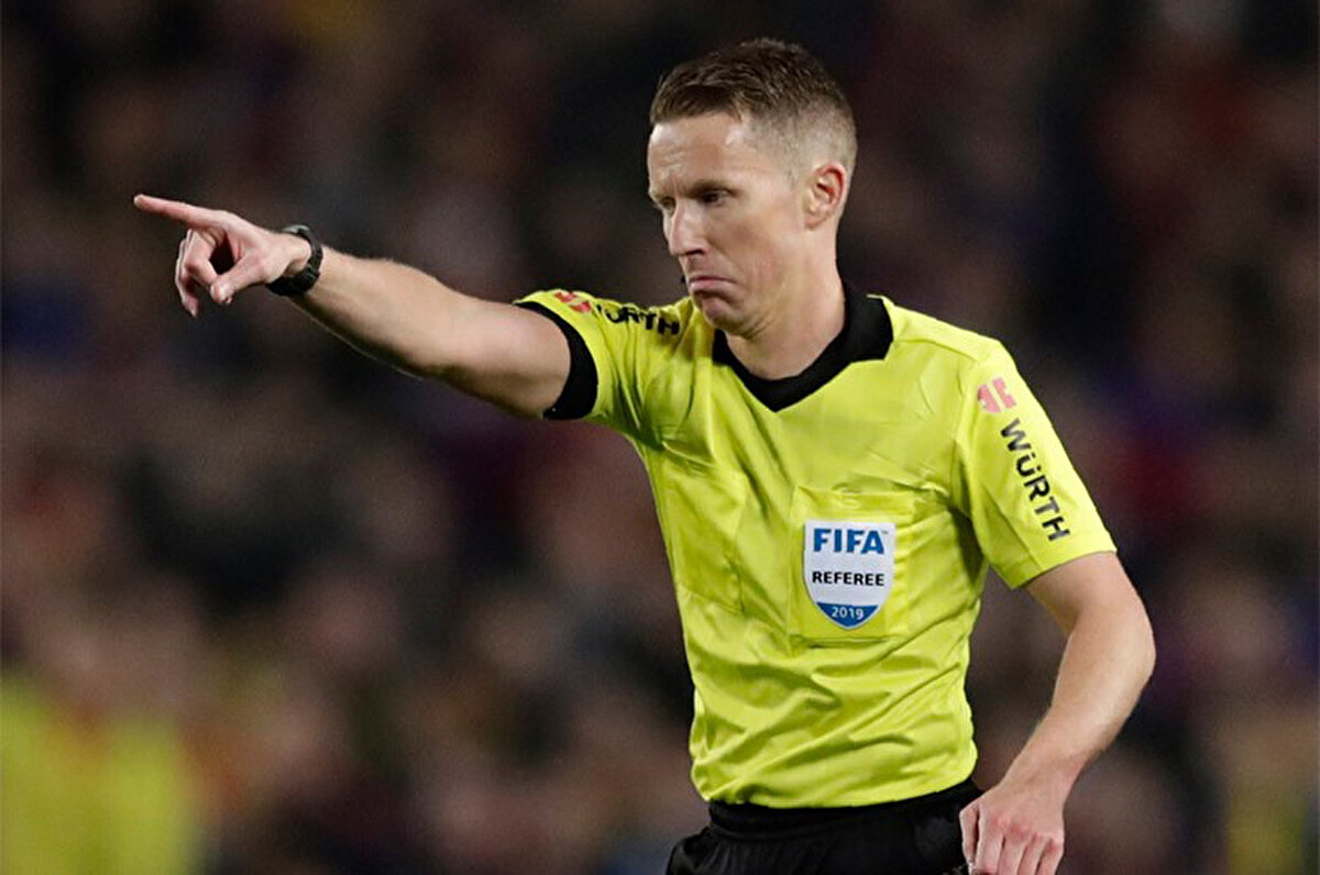 Golün ardından karşılaşmanın hakemi Alejandro Jose Hernandez Hernandez'e VAR uyarıda bulunup gol öncesindeki pozisyonu izlemesi yönünde tavsiyede bulundu.<br>