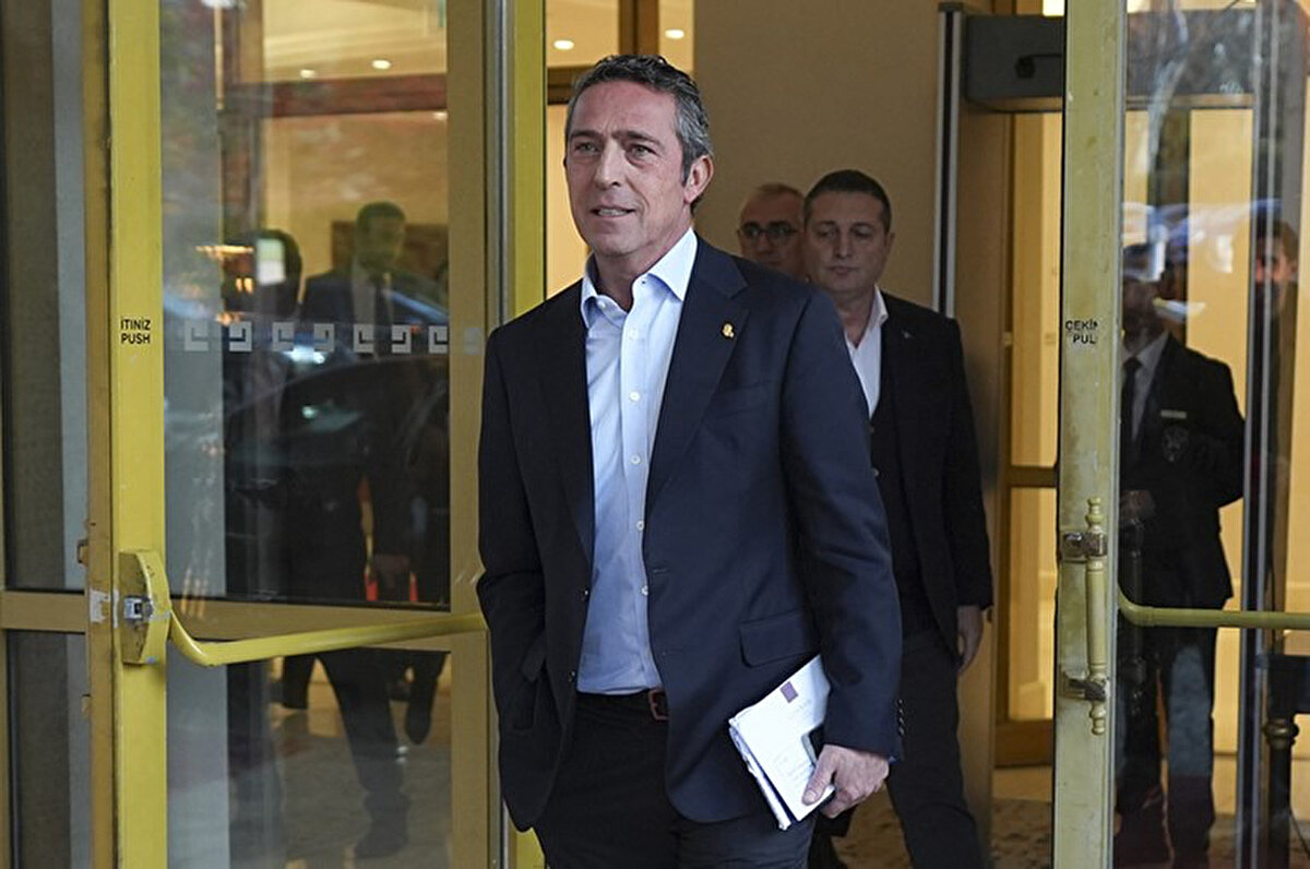 Haberde Al-Khelaifi'nin Ali Koç'un Kolo Muani'yi kiralama teklifine sıcak baktığı öne sürüldü.<br>