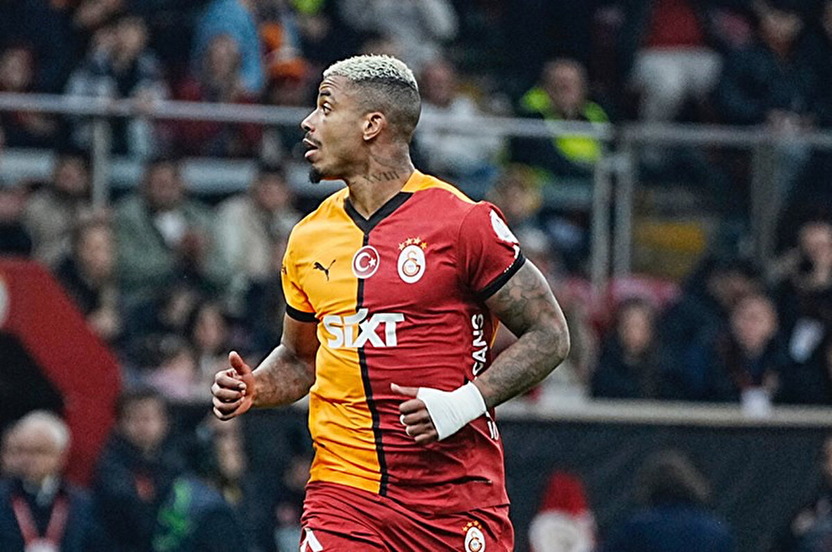 Galatasaray'da daha önceki dönem ve bugünle ilgili soruyu Lemina şöyle yanıtladı, "İlk geldiğimdeki durum farklıydı. İyi bir seri yakalamıştık pandemiye kadar. Pandemi işleri baltalamıştı. Şu anda çok daha güçlü bir Galatasaray olduğunu görebiliyoruz. Galatasaray'ın hedeflerine ulaşabilmesi için elimden geleni yapacağım."<br>