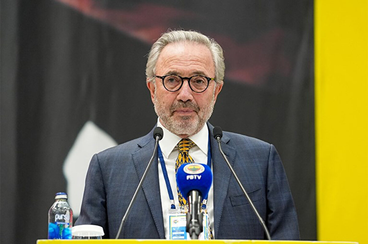 Akın, CNBC-E'de katıldığı yayında, "Çok ciddi çalışmalar var. Biz aşağı yukarı 10 aydır yönetime geldiğimizden beri, Fenerbahçe'nin ne kadar gayrimenkulü varsa hepsinin listelerini çıkarttık, hepsinde yapılması gereken ne varsa hem idari hem de yatırım anlamında bunları canlandırmaya çalışıyoruz. Ve her bir arsamızda çok ciddi mesafaler kat ettik. Fenerbahçe'nin ekonomisine bunları kazandırmaya çalışıyoruz. Dereağzı, Maltepe arazimizdeki futbol akademimiz, Kayışdağı'nda Fenerbahçe Koleji'nin olduğu yer, Kenan Evren Lisesi'nin arazisi oraya bir iş merkezi yapılacak, Ataşehir'deki arsamız... Bütün bunlarla ilgili hem idari hem de inşa anlamında ne yapılabilecekse bunları yapmaya çalışıyoruz. Çok ciddi mesafeler kat ettik." dedi.<br>